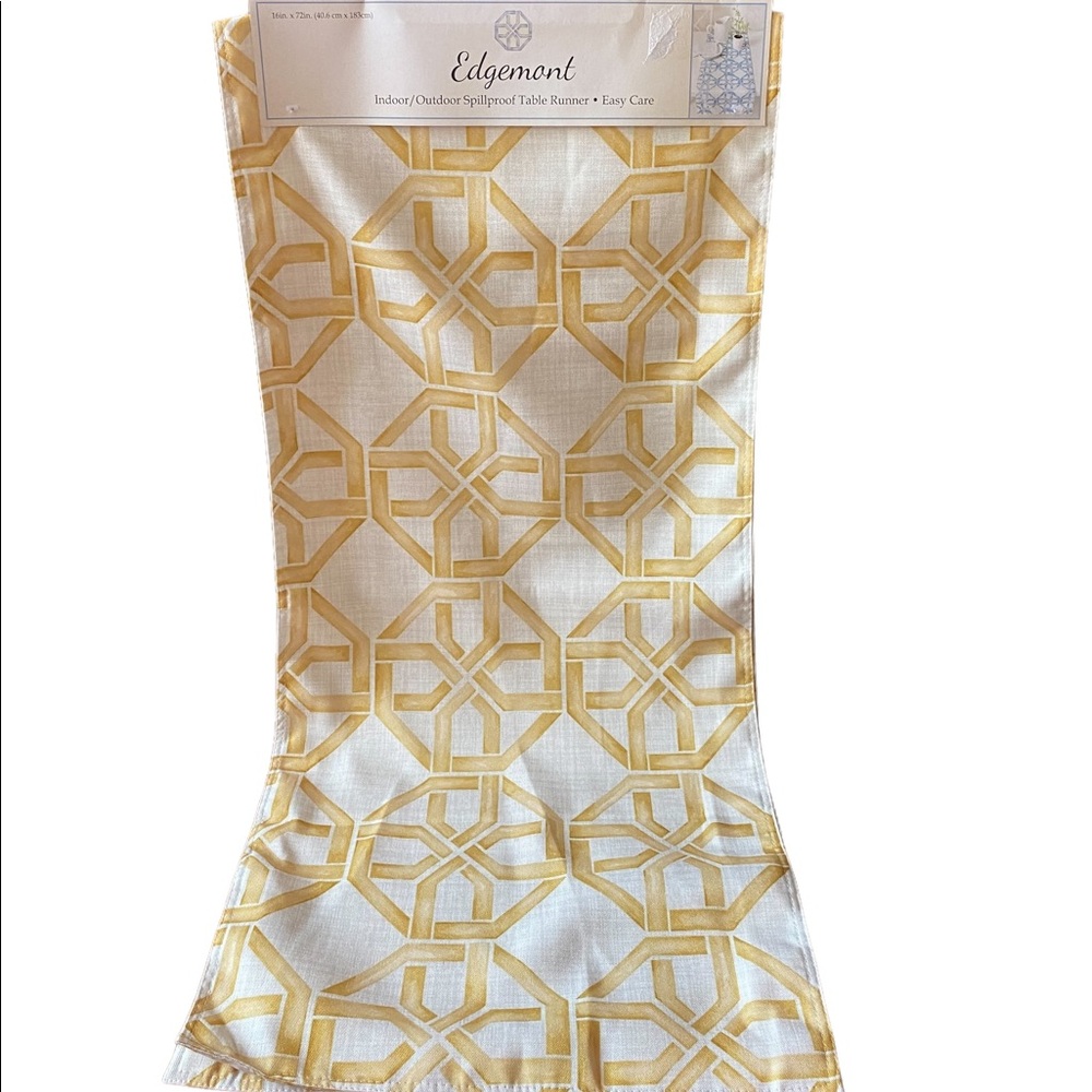 $5 Sale 💫 Edgemont Indoor/Outdoor Spillproof Table Runner
